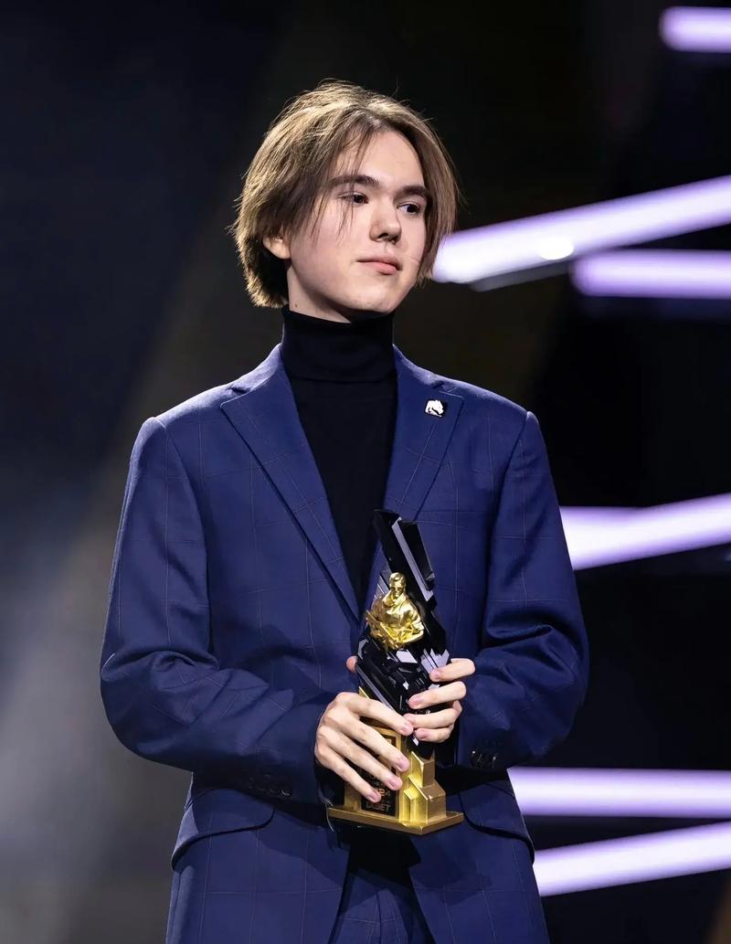 Weibo Gaming 官方： Jungler Youdang 正式离队，向传奇峡谷矛王致敬