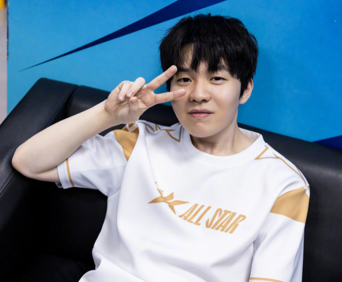 kassad ： BLEED 尽管首席执行官已经回归，但他拒绝就工资拖欠问题进行沟通。